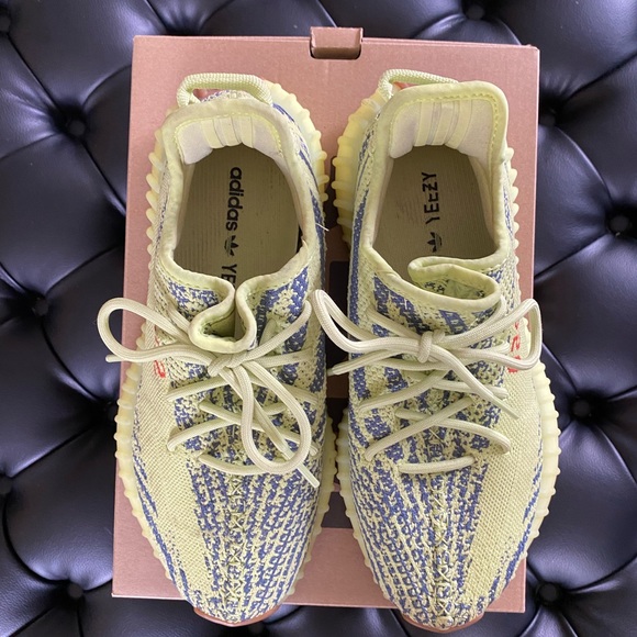 Yeezy Boost 350 V2 Semi Frozen Yellow Size 7.5 - Picture 2 of 5